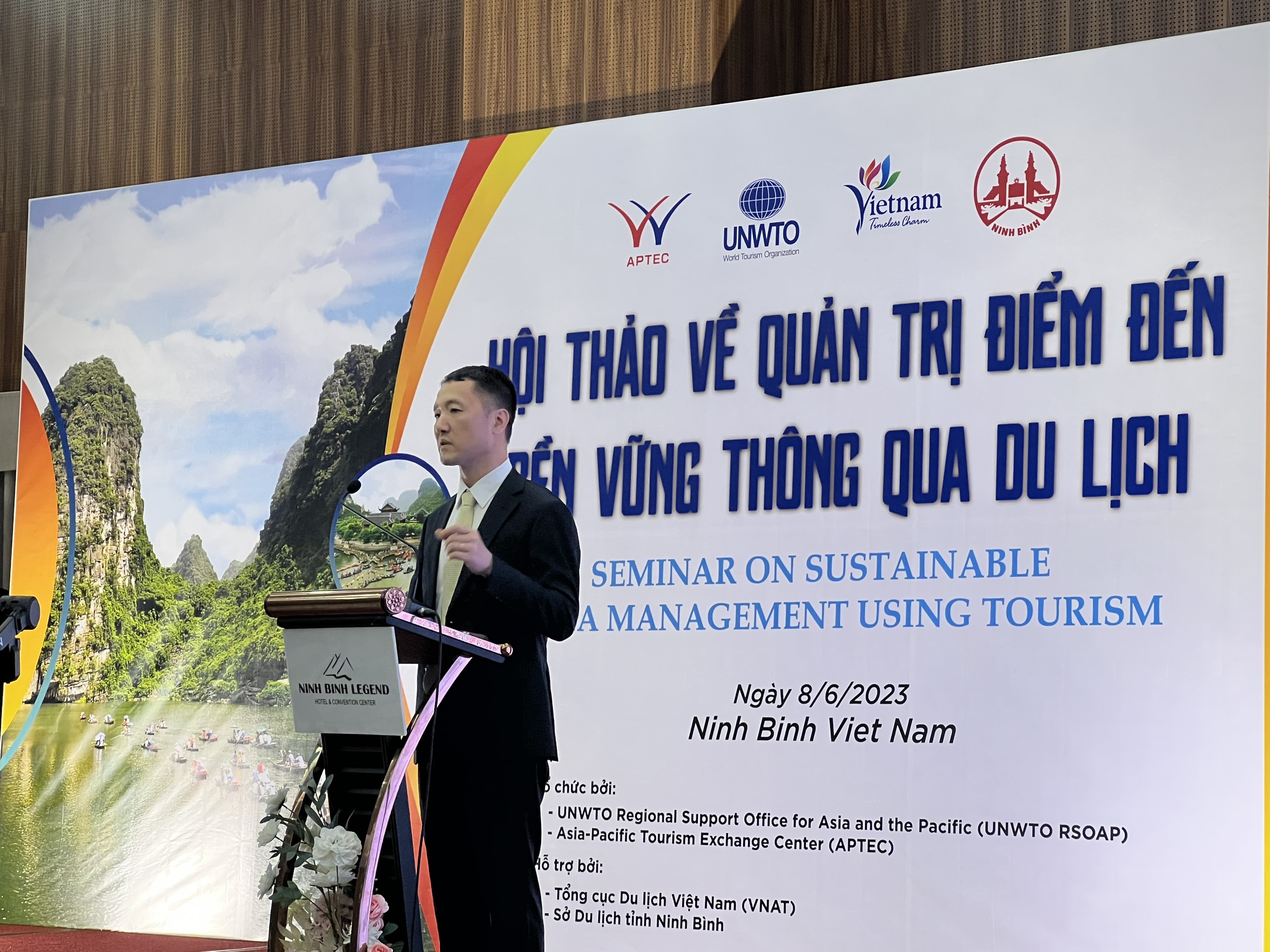 Giám đốc Sở Du lịch tỉnh Ninh Bình Bùi Văn Mạnh phát biểu chào mừng